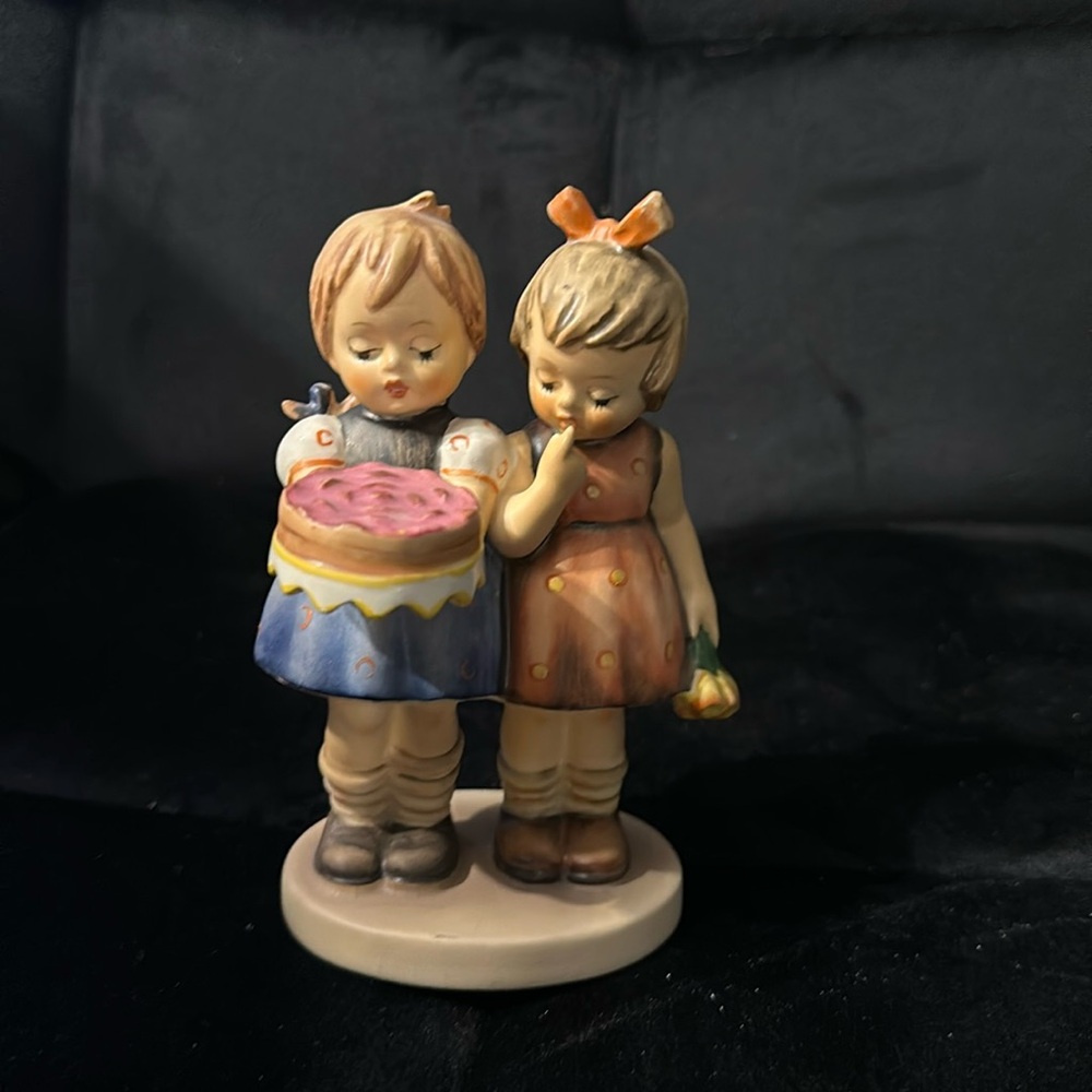 Goebel Hummel “Happy Birthday” 1980